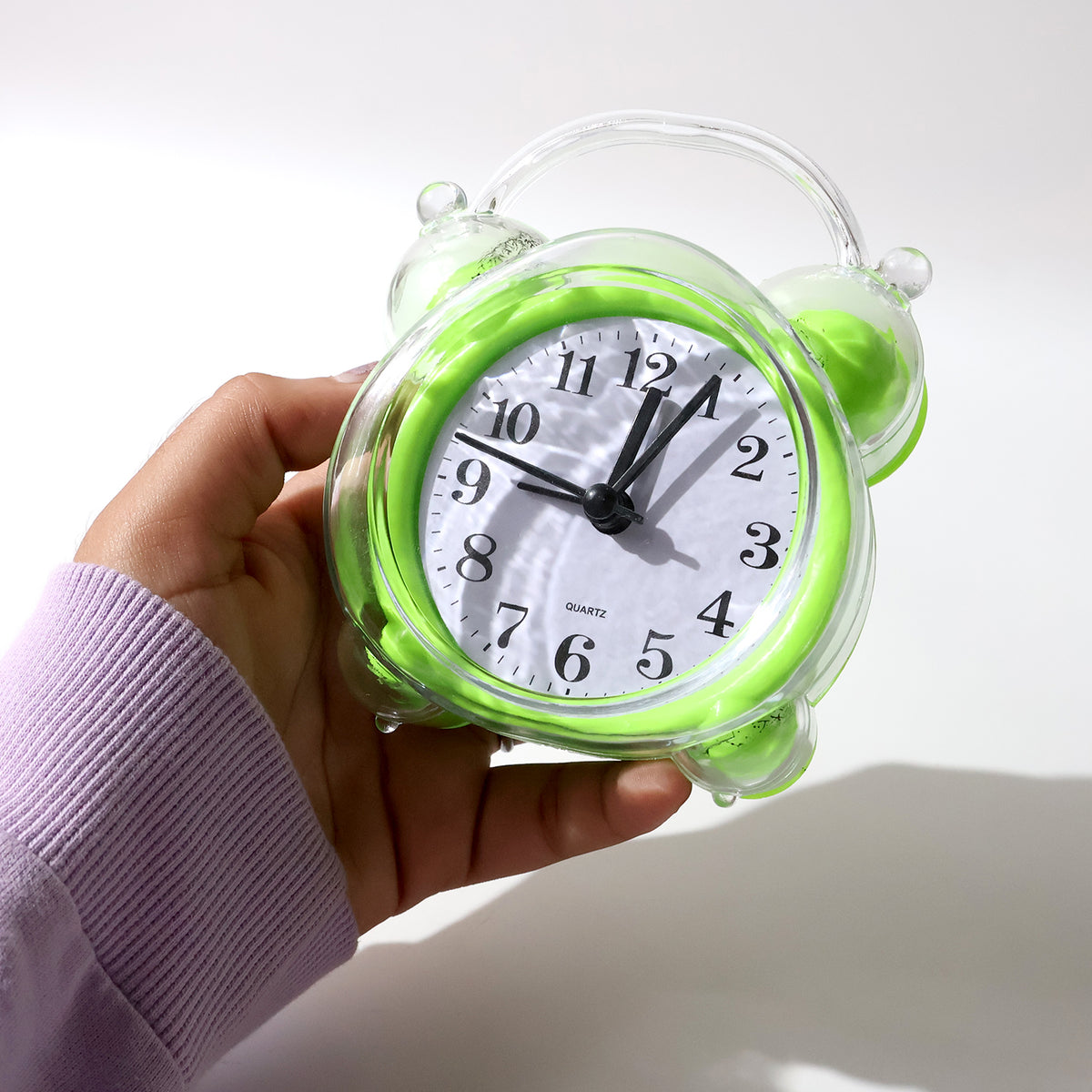 Classic Quartz Alarm Clock (1 Pc)